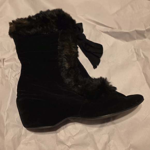 Elegant Black Fur-Trimmed Women's Boots (Probably Haunted) - Picture 14 of 15